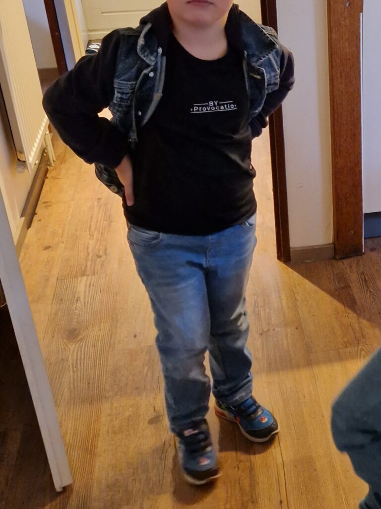 Kinderkleding met geborduurde opdruk