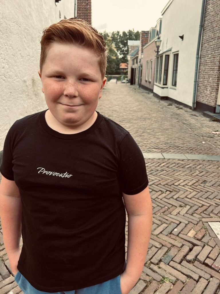 Stoer kindershirt met borduursel